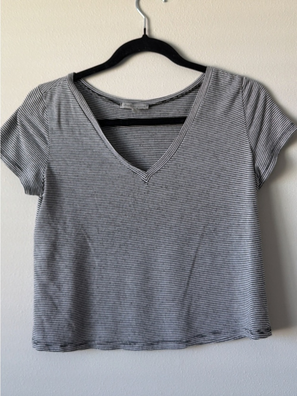 Women’s V-Neck Short Sleeve Striped Crop Tee